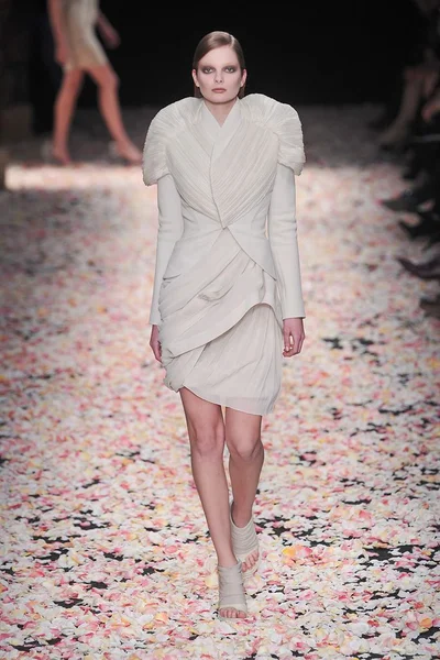 Look 8